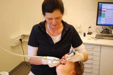 A dentist works on a patient's teeth - image by Erik Christensen (CC BY-SA 3.0)