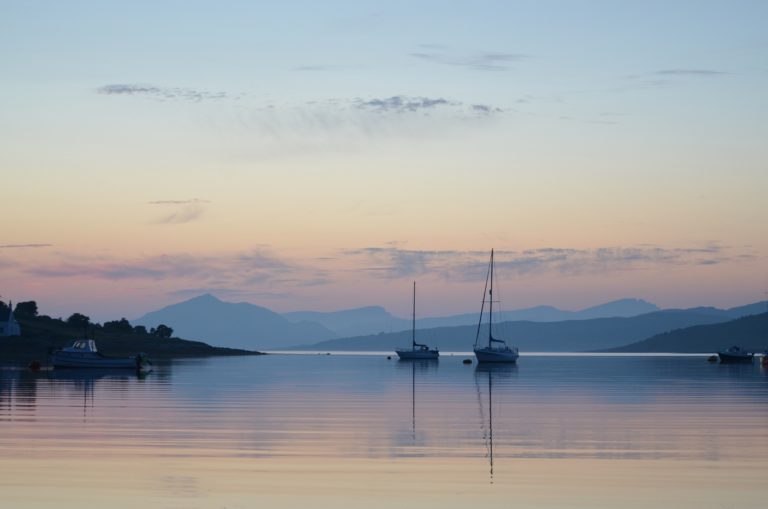 Wave good bye to Nessie: the wake phenomenon that can explain many Loch Ness sightings