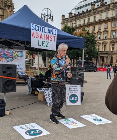 A photograph of Paddy Hogg speaking into a microphone

Source: Brian Eggo