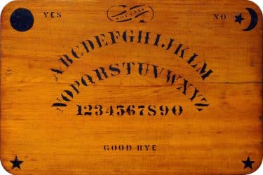 Source: https://commons.wikimedia.org/wiki/File:Ouija_board_-_Kennard_Novelty_Company.png