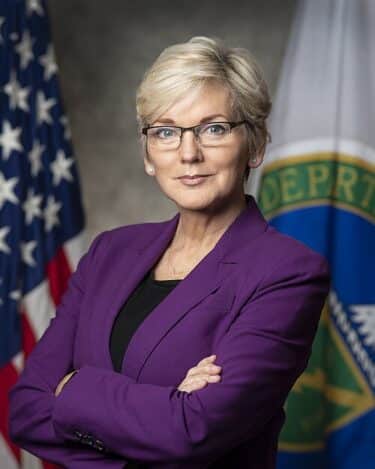 English: Official portrait of the 16th Secretary of Energy, Jennifer Granholm (portrait as of June 2021)
A white woman with short blond hair, but otherwise no clear resemblance to the woman in the supposed photograph beside Elon Musk
https://commons.wikimedia.org/wiki/File:Secretary_Jennifer_Granholm_(June_2021).jpg
CC